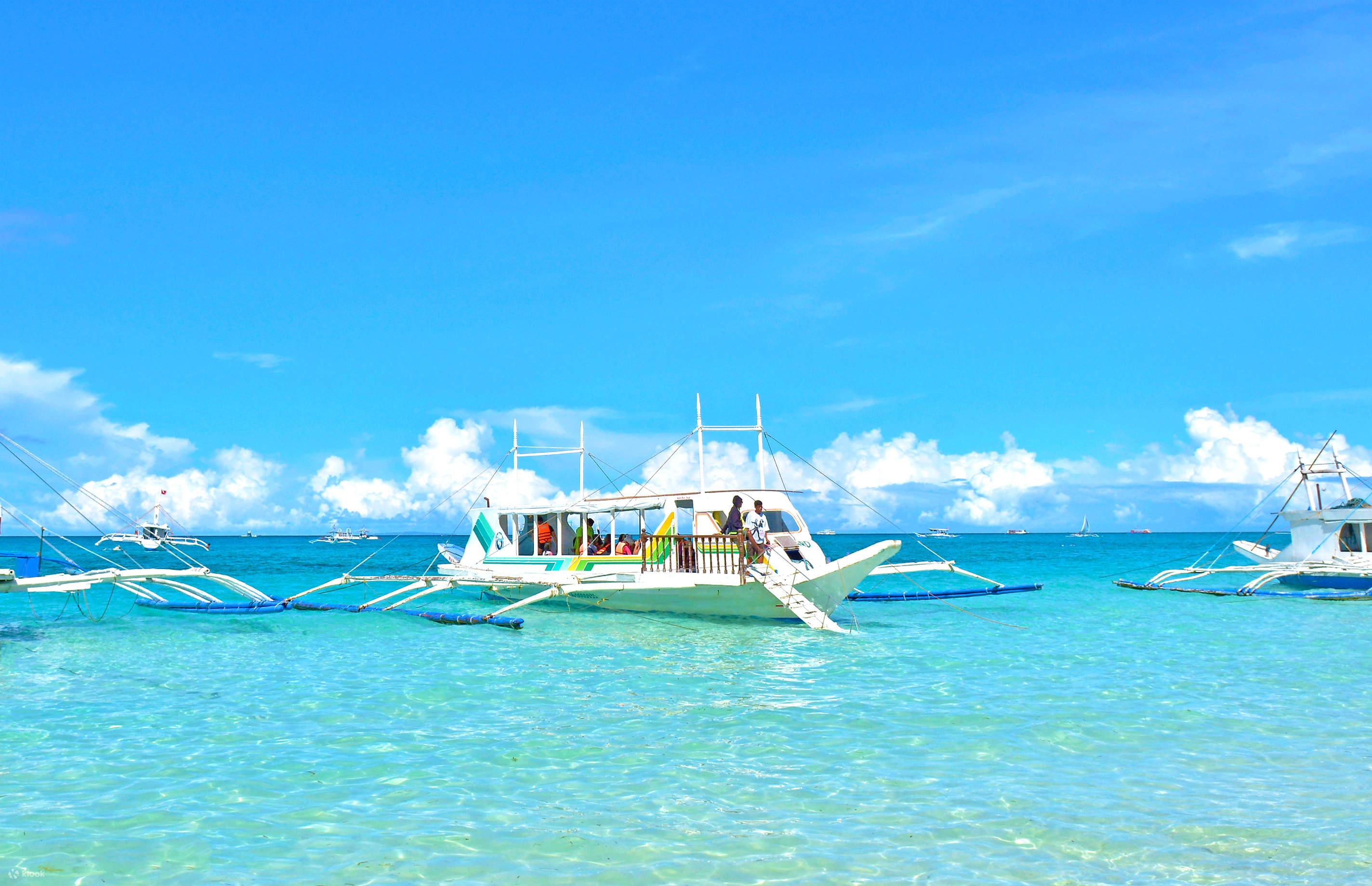 Boracay tours and activities - island hopping boat
