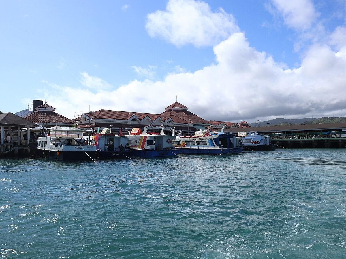 Airplane flying to Boracay